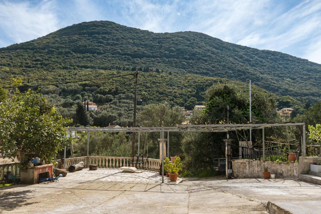Eloise Apartments Ágios Matthaíos エクステリア 写真